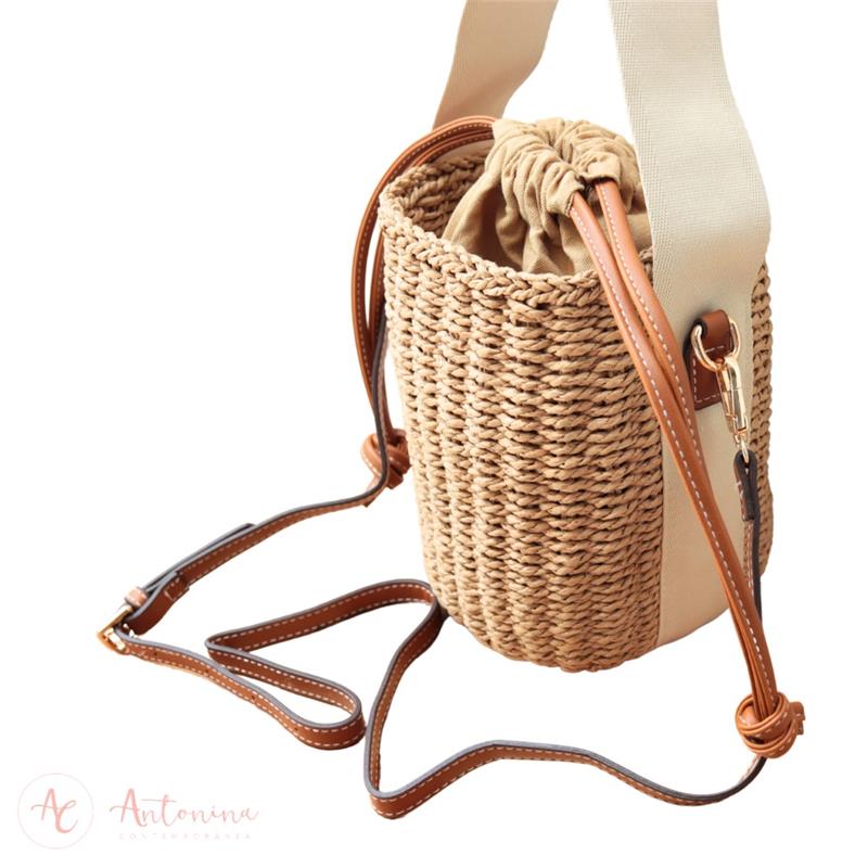 BOLSA BAÚ TRANÇADA NO FIO DE RÁFIA